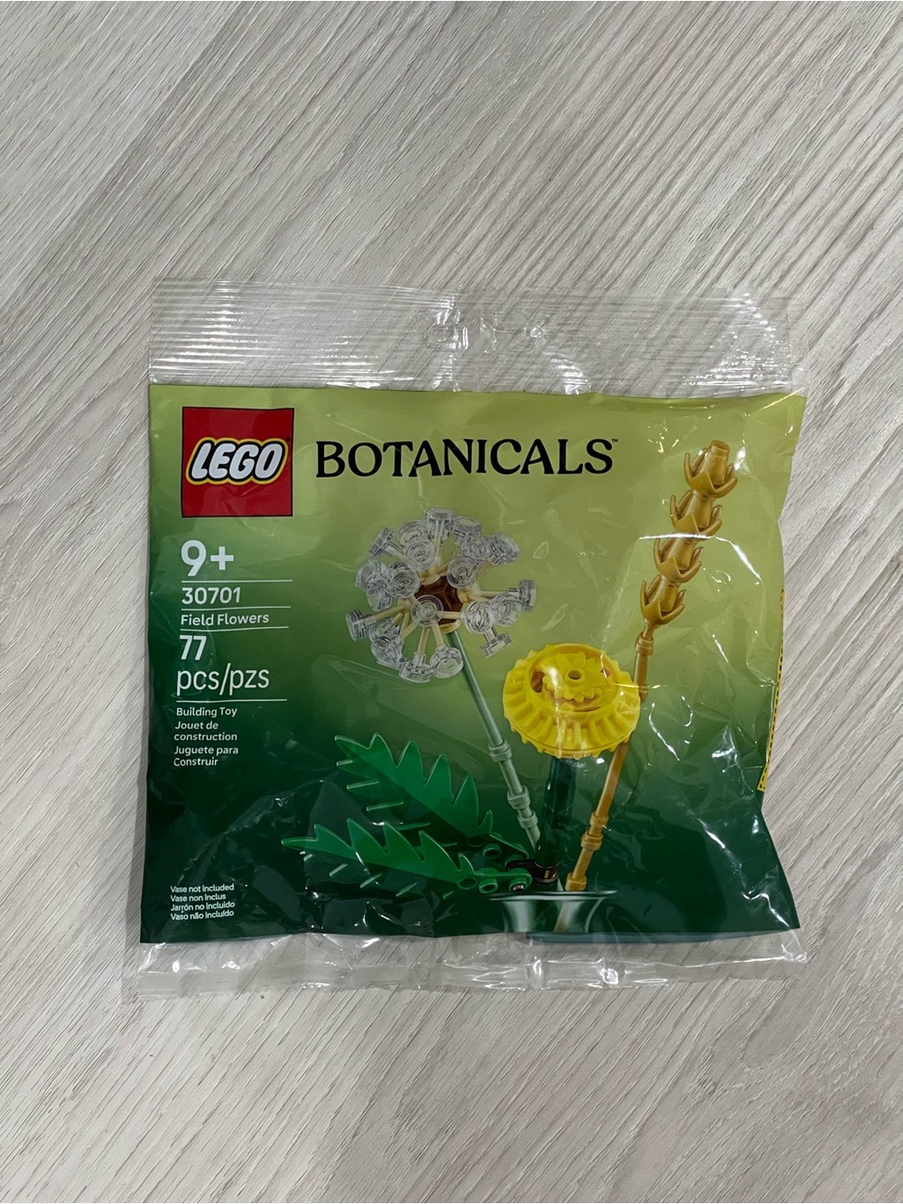 LEGO Botanicals Field Flowers Set in Yellow and Green